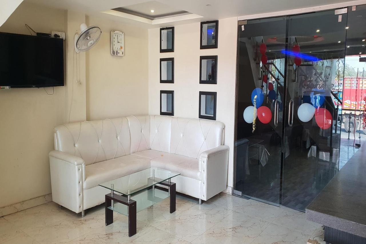 Oyo 27750 Bhagwati Residency Hotel Mirzapur Luaran gambar